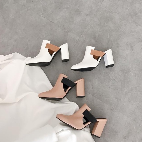 AH-NEE Hannah White Mules - Picture 2 of 7